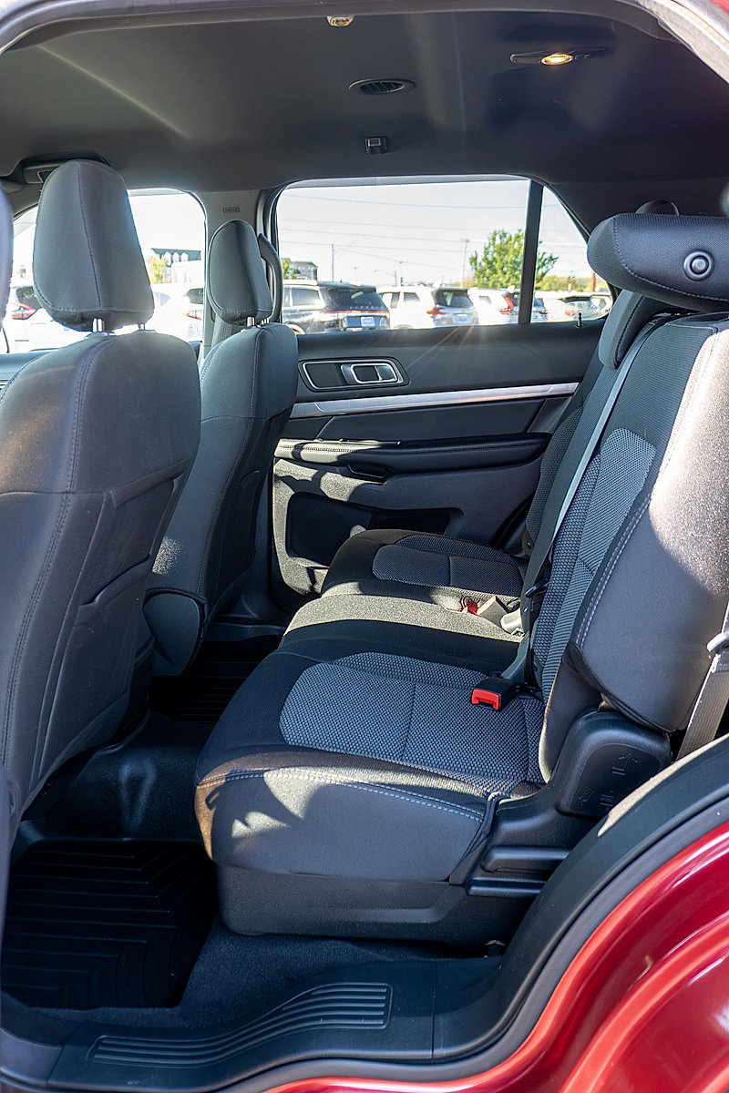 Used 2019 Ford Explorer XLT w/ Equipment Group 201A AWD/4WD image 11