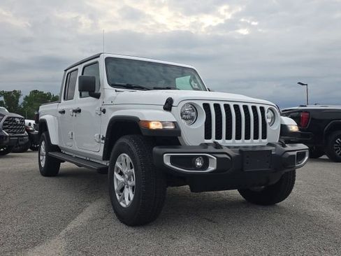 Used 2023 Jeep Gladiator Sport AWD/4WD image 7