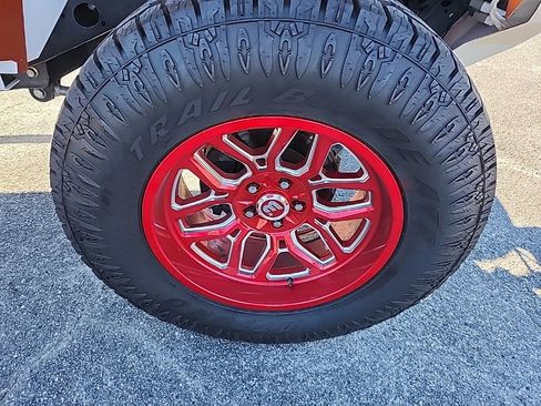 Used 2018 Jeep Wrangler Unlimited Sahara w/ Dual Top Group image 13