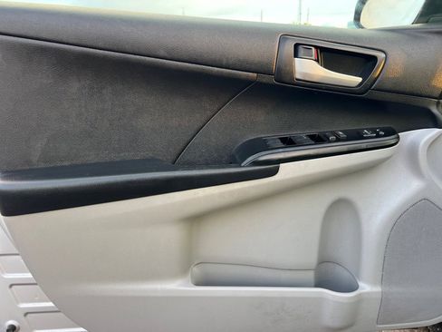 Used 2014 Toyota Camry FWD image 10