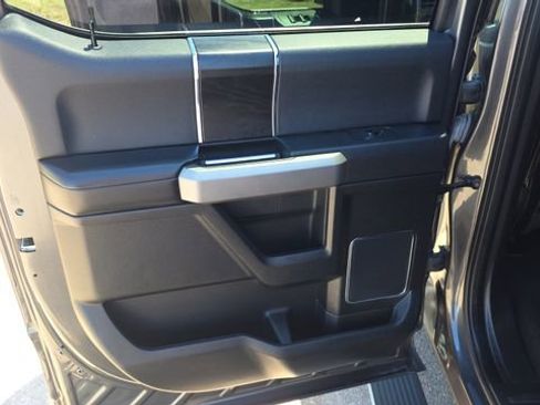 Used 2018 Ford F150 Platinum w/ Equipment Group 701A Luxury image 16