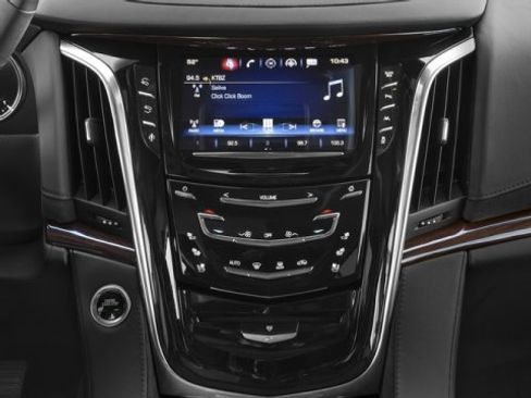 Used 2017 Cadillac Escalade Luxury image 13