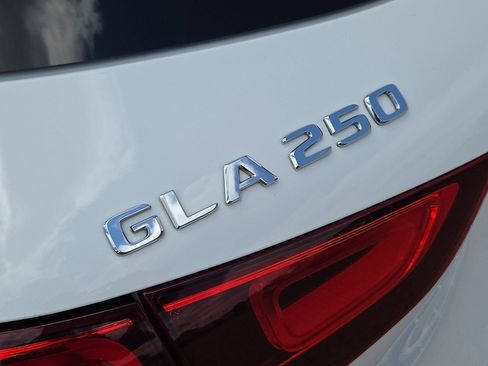 Used 2023 Mercedes-Benz GLA 250 w/ Premium Package image 11