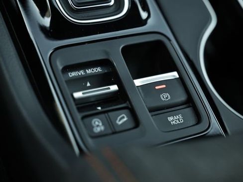 Used 2025 Honda Pilot Sport image 40