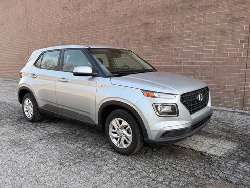 Used 2022 Hyundai Venue SE image 7