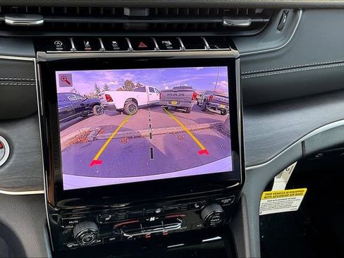 New 2025 Jeep Grand Cherokee Limited w/ Black Appearance Package image 21