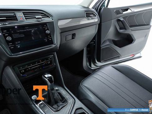 Used 2023 Volkswagen Tiguan SE w/ Panoramic Sunroof Package FWD image 23