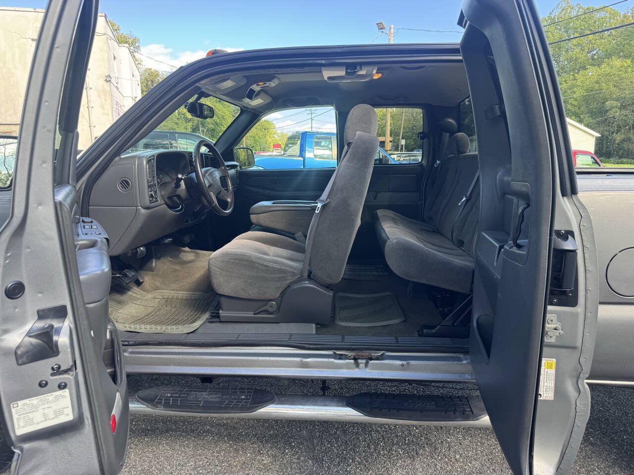 Used 2006 Chevrolet Silverado 2500 LT w/ Snow Plow Prep Package AWD/4WD image 15