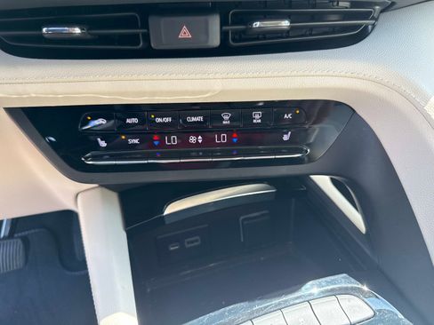 Used 2021 Buick Envision Preferred FWD image 22