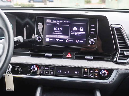 Used 2023 Kia Sportage LX image 12