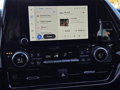 Certified 2023 Toyota Highlander XLE image 16