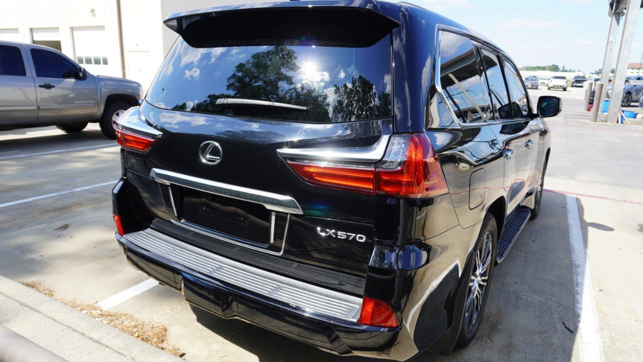 Used 2021 Lexus LX 570 4WD w/ Luxury Package image 8
