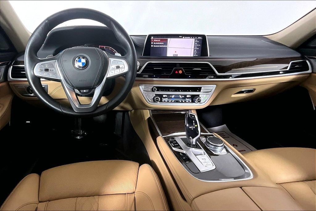 Used 2022 BMW 750i xDrive AWD/4WD image 15