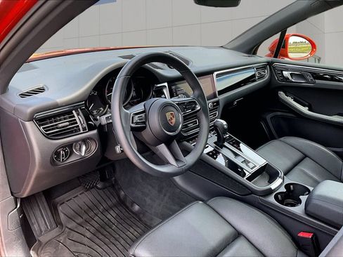 Used 2025 Porsche Macan AWD/4WD image 4