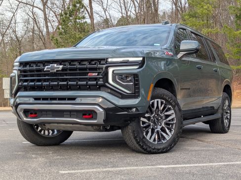 Used 2025 Chevrolet Suburban Z71 w/ Comfort Package image 4