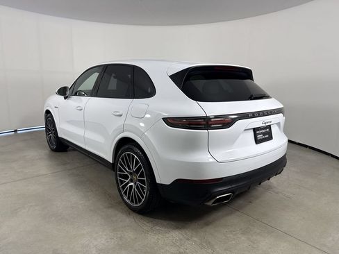 Certified 2021 Porsche Cayenne E-Hybrid AWD/4WD image 3