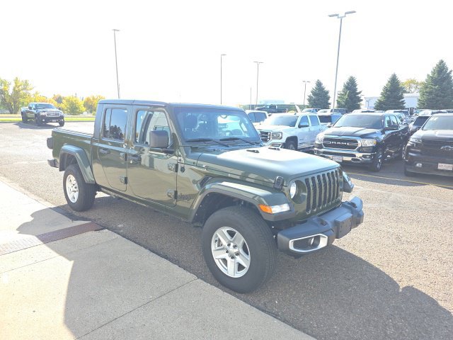 Used 2023 Jeep Gladiator Sport AWD/4WD image 3
