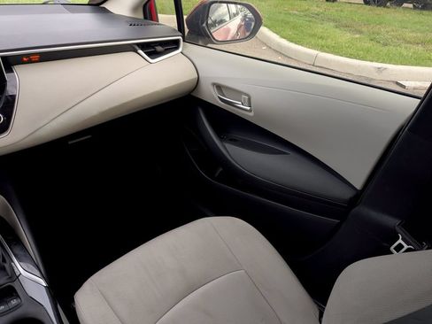 Used 2021 Toyota Corolla LE FWD image 18