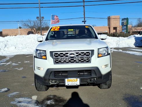 Used 2022 Nissan Frontier SV image 2