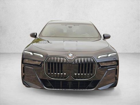 Used 2024 BMW 760i xDrive w/ Luxury Rear Seating Package AWD/4WD image 2