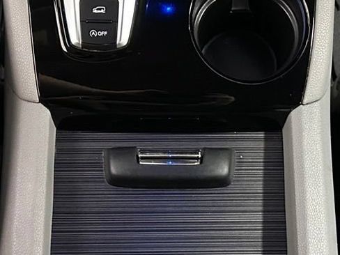 Used 2018 Honda Pilot Touring image 17