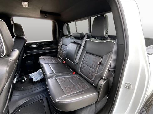 Used 2025 GMC Sierra 2500 AT4X AWD/4WD image 19