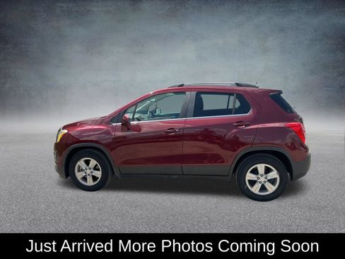 Used 2016 Chevrolet Trax LT w/ LT Convenience Package FWD image 2