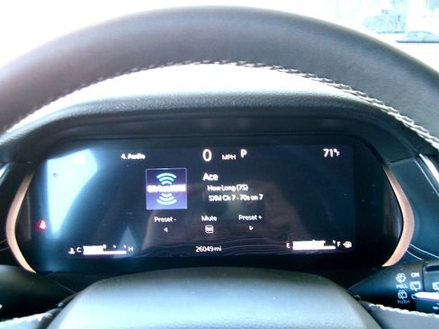 Used 2023 Jeep Grand Cherokee Laredo w/ Luxury Tech Group I AWD/4WD image 8