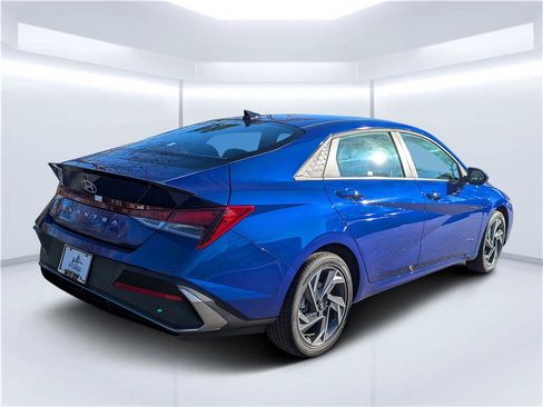 Certified 2025 Hyundai Elantra Sport image 3