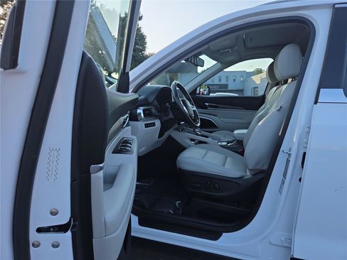 Used 2022 Kia Telluride EX w/ EX Premium Package AWD/4WD image 16
