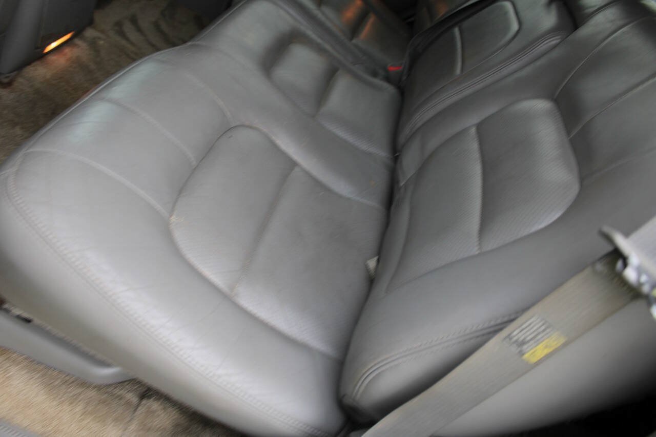Used 2002 Cadillac Escalade AWD image 30