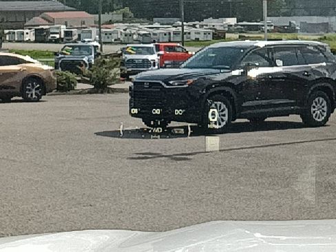 Used 2022 Chevrolet Tahoe High Country w/ Max Trailering Package AWD/4WD image 22