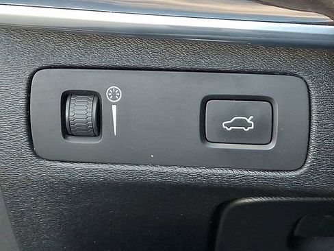 Used 2016 Volvo XC90 T6 Momentum w/ Momentum Plus Package image 28