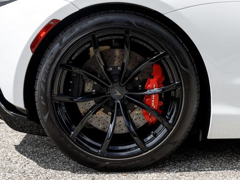 Used 2025 McLaren Artura Spider RWD image 18