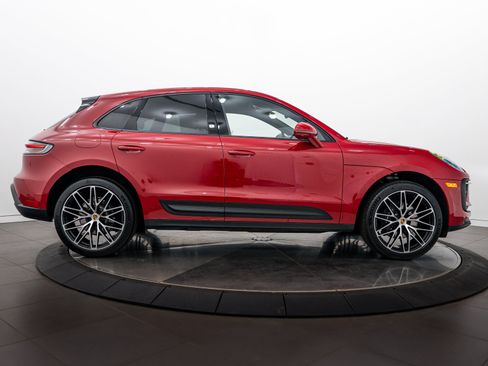 Certified 2026 Porsche Macan AWD/4WD image 8