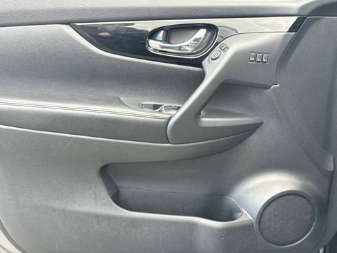 Used 2022 Nissan Rogue Sport SV w/ Technology Package image 23