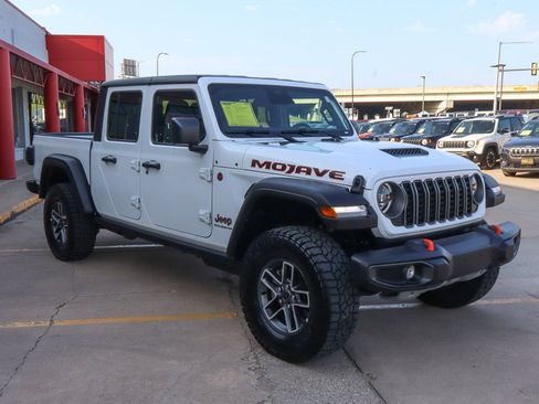Used 2026 Jeep Gladiator Mojave AWD/4WD image 4