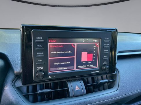 Used 2022 Toyota RAV4 XLE FWD image 16