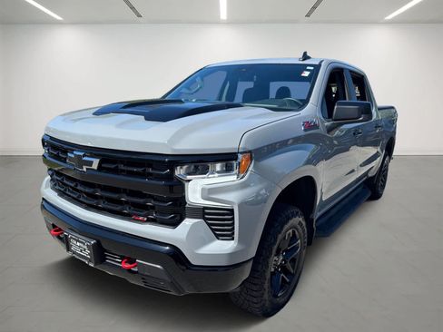 Used 2024 Chevrolet Silverado 1500 LT Trail Boss w/ Convenience Package II AWD/4WD image 2