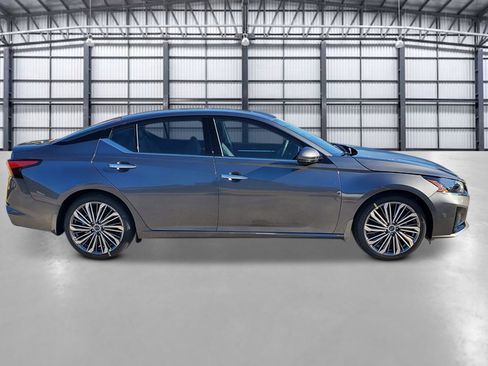 New 2025 Nissan Altima 2.5 SL image 2