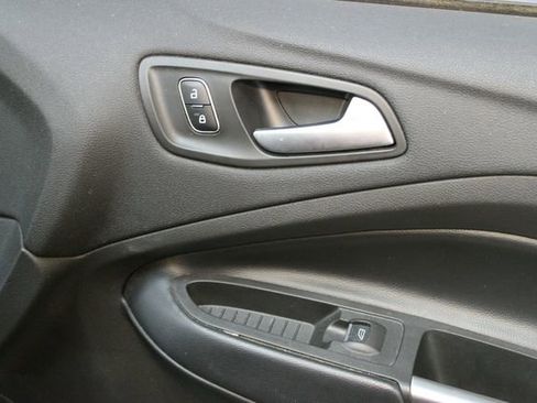 Used 2019 Ford Escape SE FWD image 9