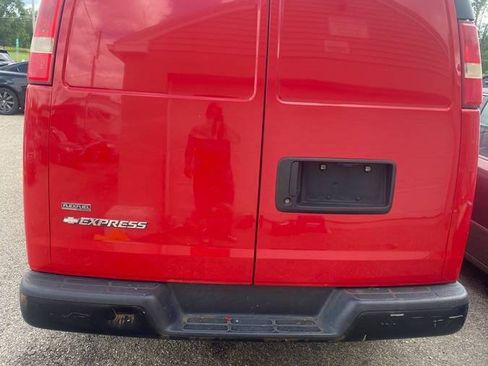 Used 2010 Chevrolet Express 3500 RWD image 4