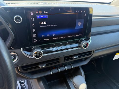 Used 2024 Chevrolet Colorado W/T image 12