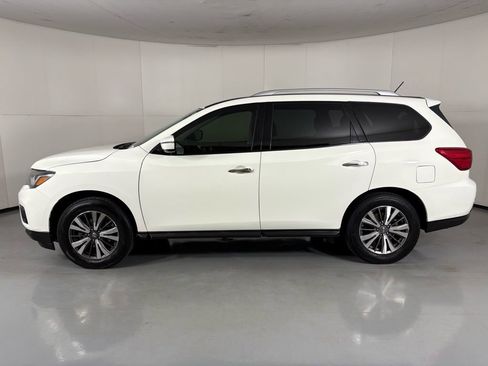 Certified 2017 Nissan Pathfinder SV image 5