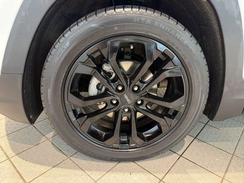 Used 2020 GMC Terrain SLE w/ Elevation Edition FWD image 9