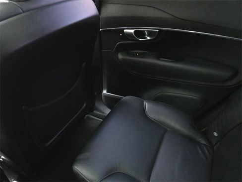 Used 2020 Volvo XC90 T6 Momentum image 16