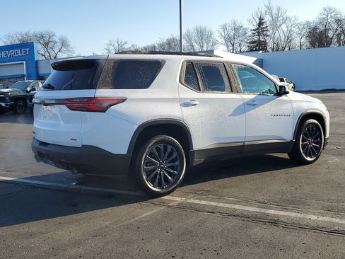 Used 2023 Chevrolet Traverse RS image 3