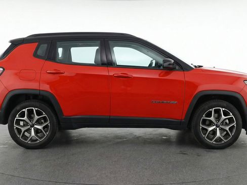 Used 2025 Jeep Compass Limited AWD/4WD image 11