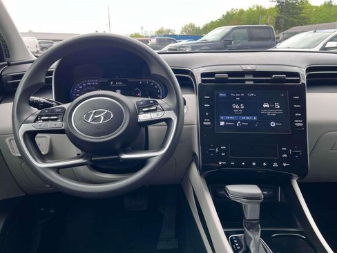 Used 2024 Hyundai Tucson SEL FWD image 2