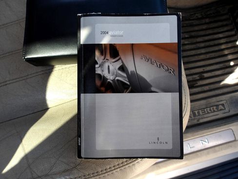 Used 2004 Lincoln Aviator AWD image 26